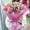 Букет из кустовых роз и шоколада